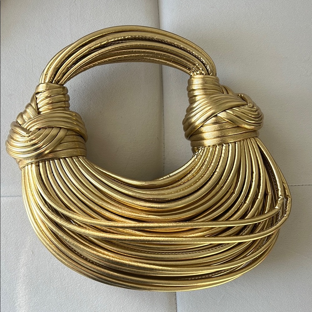 Chic Gold Metallic Handbag - Picture 2 of 2